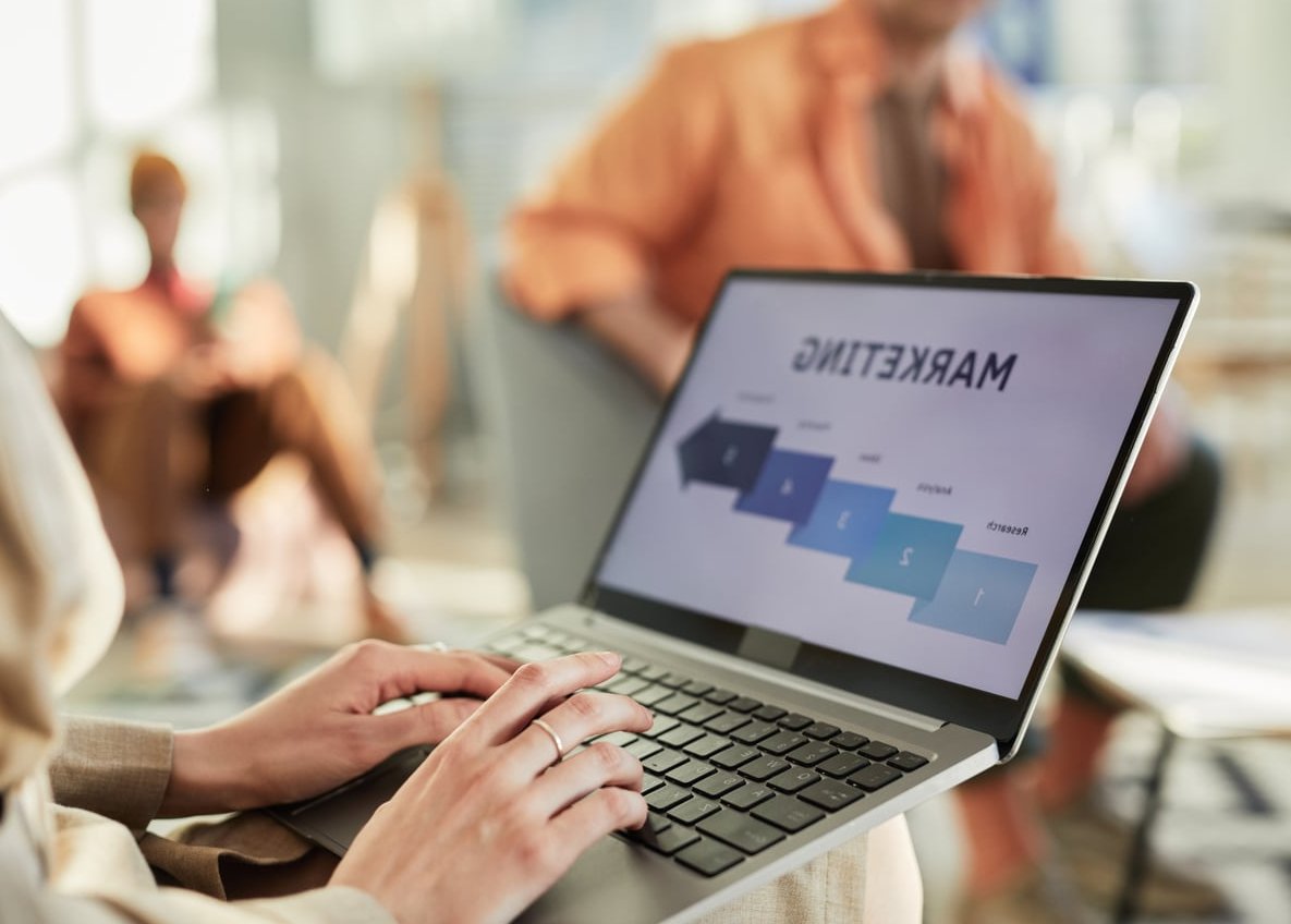 email marketing laptop